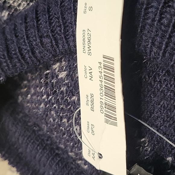 Crew Blue/Gray Patterned Crew Neck Sweate- Brand new never worn! - Picture 2 of 5